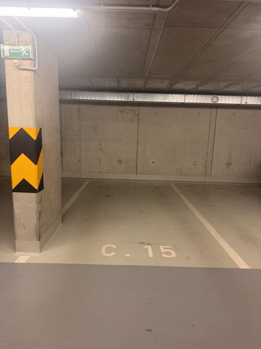 Pronájem garáže 14 m², Nekvasilova, Praha, Praha Pronájem garáže 14 m², Nekvasilova, Praha, Praha