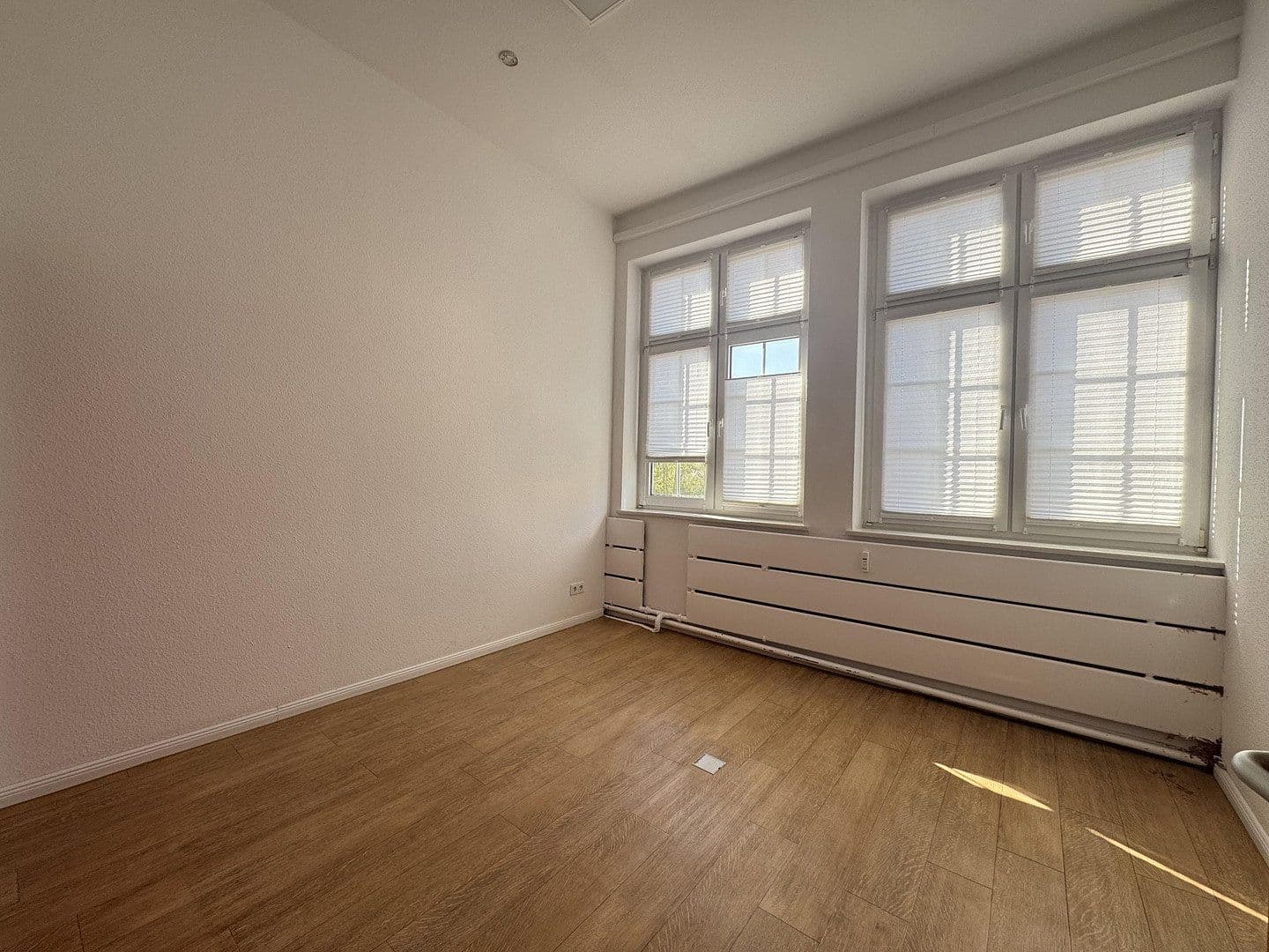 Pronájem kanceláře 268 m², Leinstraße 56, Neustadt am Rübenberge, Dolní Sasko Pronájem kanceláře 268 m², Leinstraße 56, Neustadt am Rübenberge, Dolní Sasko