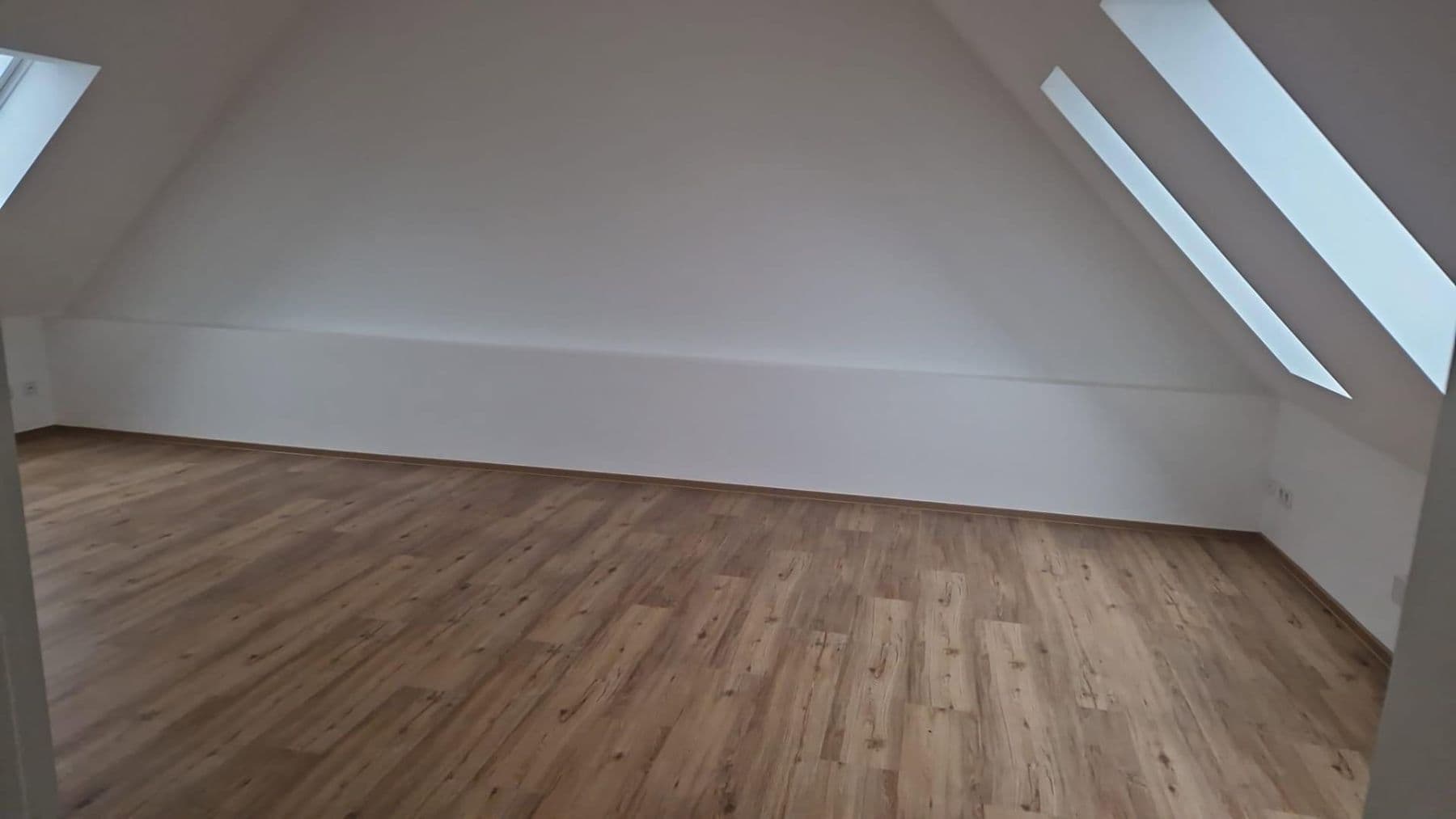 Pronájem kanceláře 100 m², Neuburg, Bavorsko Pronájem kanceláře 100 m², Neuburg, Bavorsko