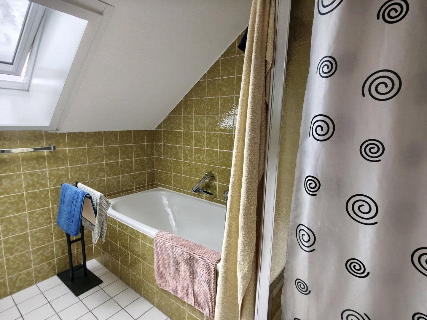Pronájem bytu 4+1 97 m², Gernsbach, Bádensko-Württembersko Pronájem bytu 4+1 97 m², Gernsbach, Bádensko-Württembersko