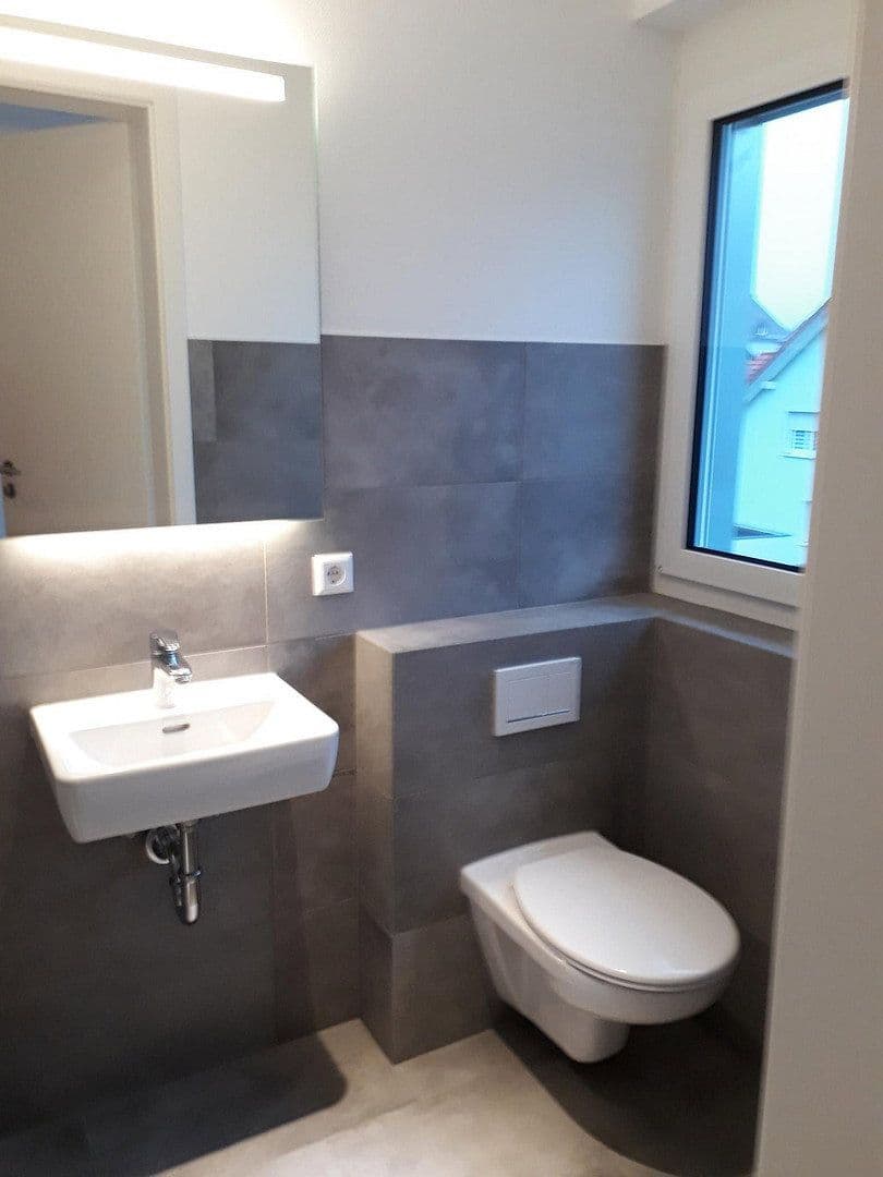 Pronájem bytu 3+1 107 m², Zimmermannstrasse 19, Laufenburg (Baden), Bádensko-Württembersko Pronájem bytu 3+1 107 m², Zimmermannstrasse 19, Laufenburg (Baden), Bádensko-Württembersko