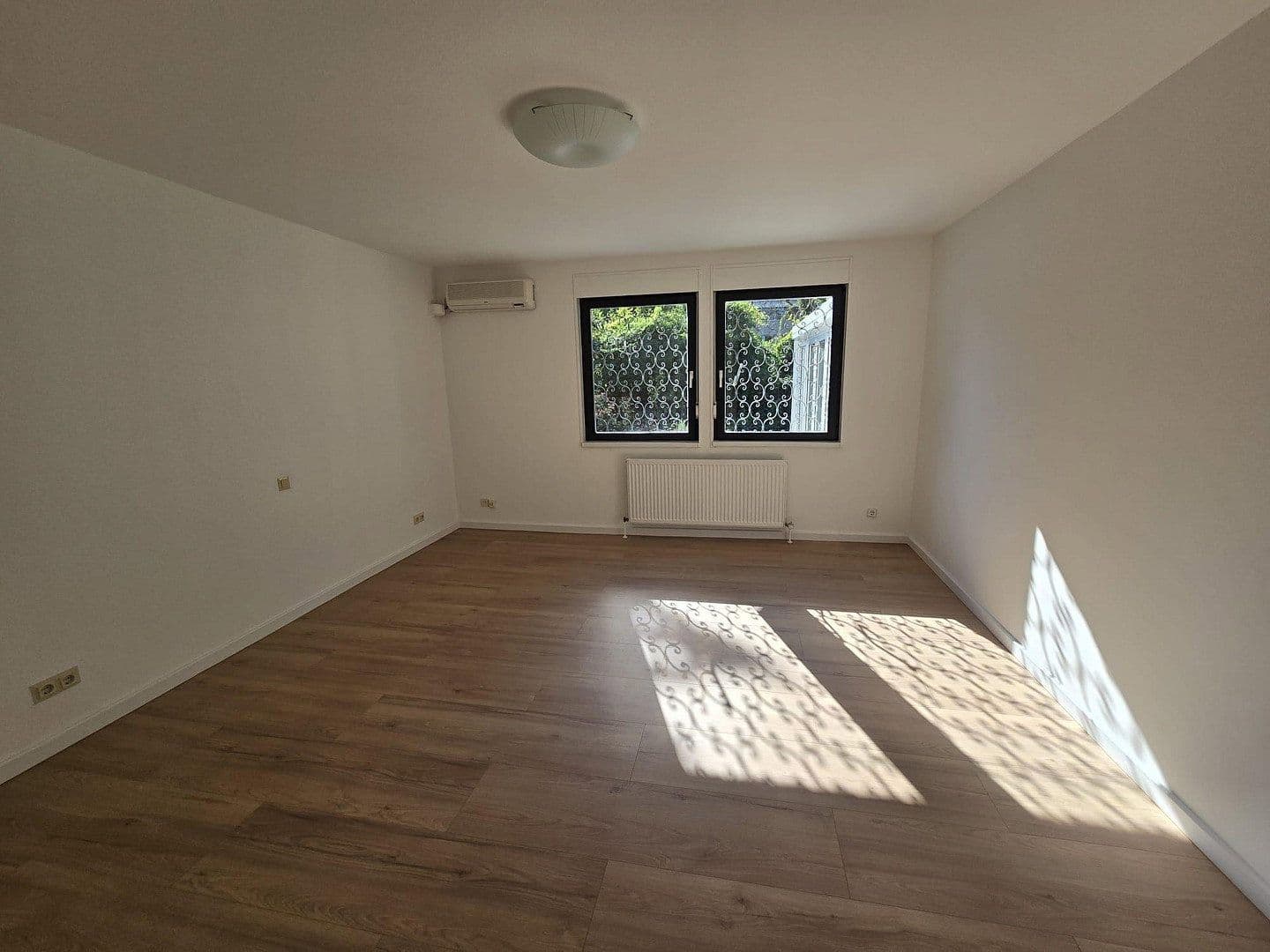 Prodej domu 322 m², pozemek 600 m², Berlin, Berlín Prodej domu 322 m², pozemek 600 m², Berlin, Berlín