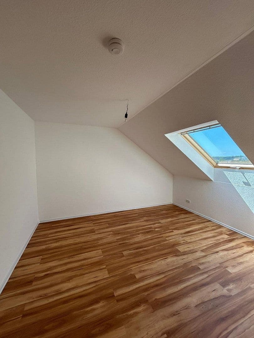 Pronájem bytu 3+1 85 m², Helga-Barth-Straße 7, Bretten, Bádensko-Württembersko Pronájem bytu 3+1 85 m², Helga-Barth-Straße 7, Bretten, Bádensko-Württembersko