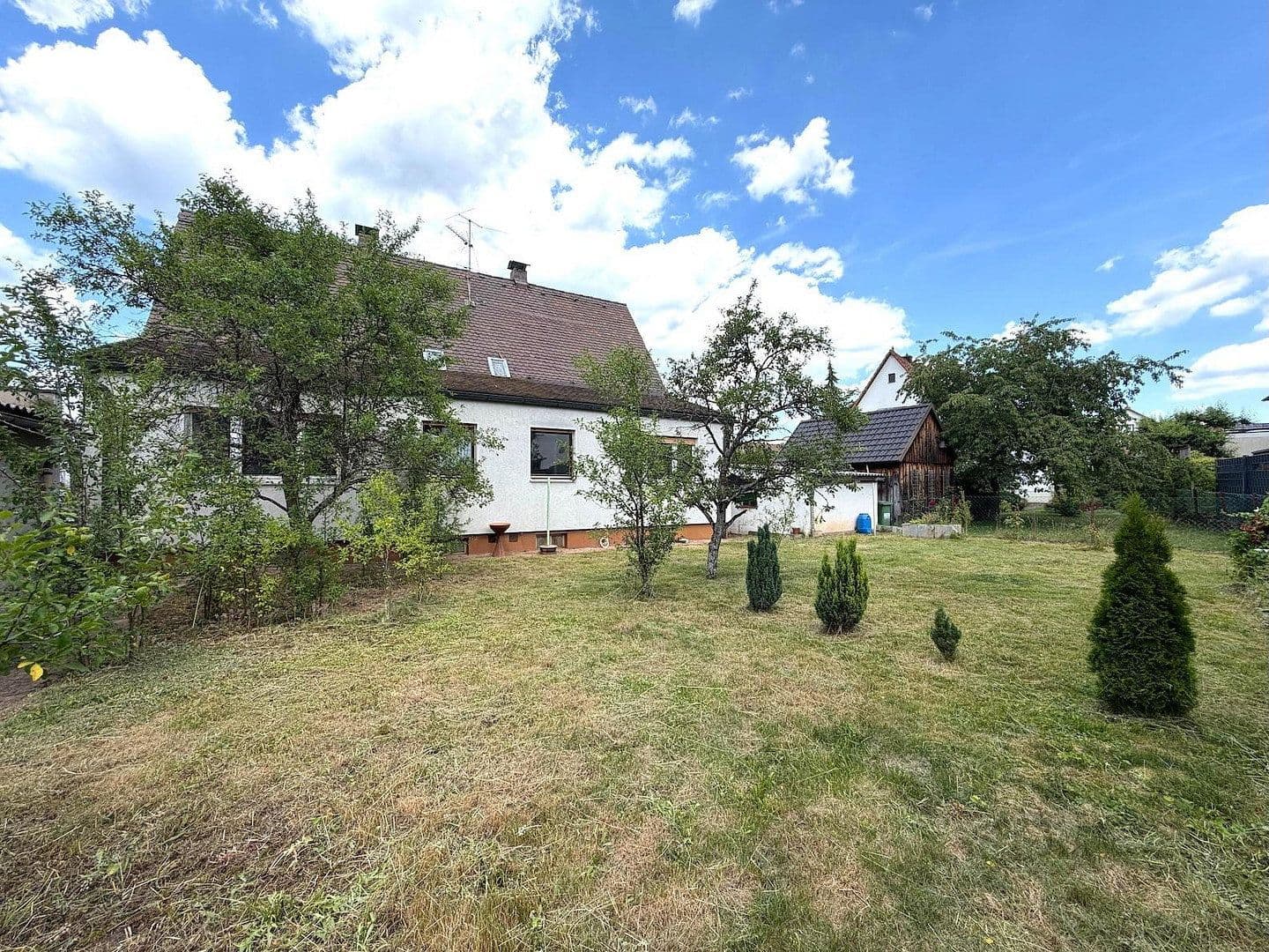 Prodej domu 205 m², pozemek 628 m², Erlenweg 1, Feucht, Bavorsko Prodej domu 205 m², pozemek 628 m², Erlenweg 1, Feucht, Bavorsko