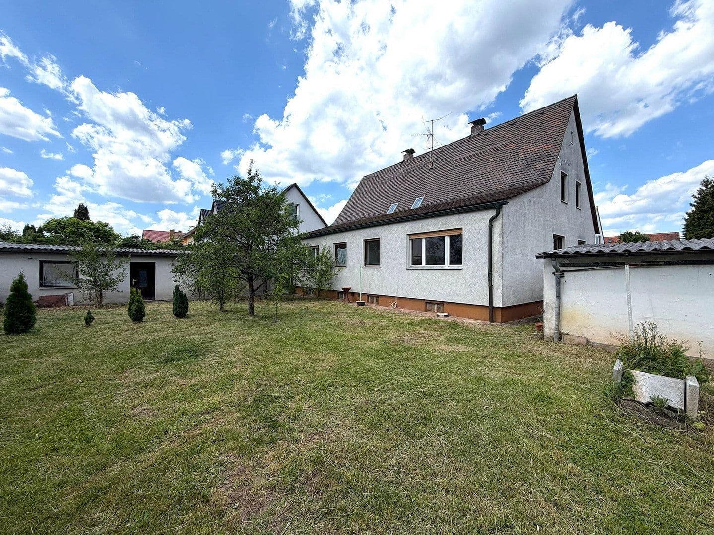 Prodej domu 205 m², pozemek 628 m², Erlenweg 1, Feucht, Bavorsko Prodej domu 205 m², pozemek 628 m², Erlenweg 1, Feucht, Bavorsko