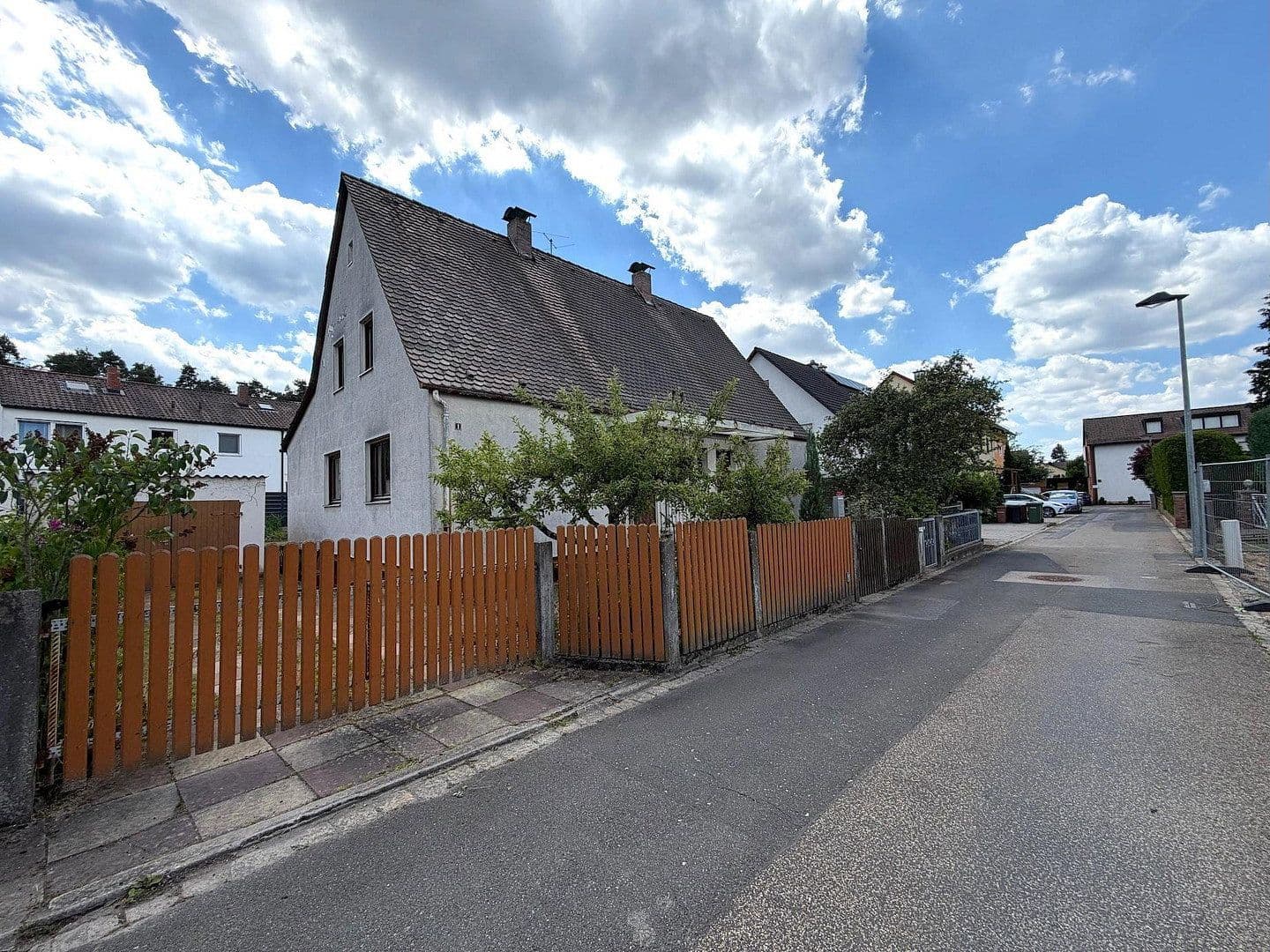 Prodej domu 205 m², pozemek 628 m², Erlenweg 1, Feucht, Bavorsko Prodej domu 205 m², pozemek 628 m², Erlenweg 1, Feucht, Bavorsko