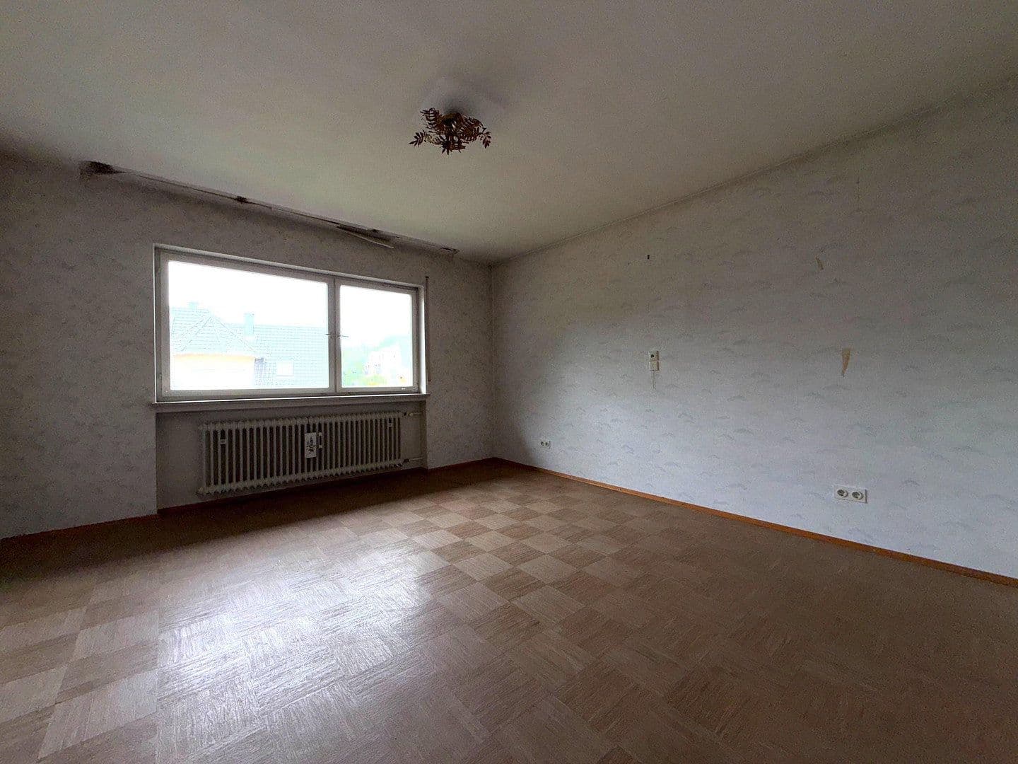 Prodej domu 205 m², pozemek 489 m², Untere Mühlstr. 57, Mühlhausen, Bádensko-Württembersko Prodej domu 205 m², pozemek 489 m², Untere Mühlstr. 57, Mühlhausen, Bádensko-Württembersko