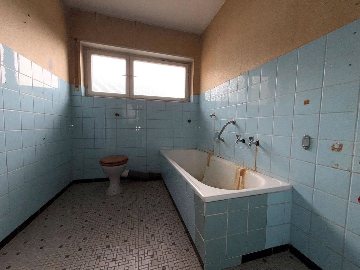 Prodej domu 205 m², pozemek 489 m², Untere Mühlstr. 57, Mühlhausen, Bádensko-Württembersko Prodej domu 205 m², pozemek 489 m², Untere Mühlstr. 57, Mühlhausen, Bádensko-Württembersko