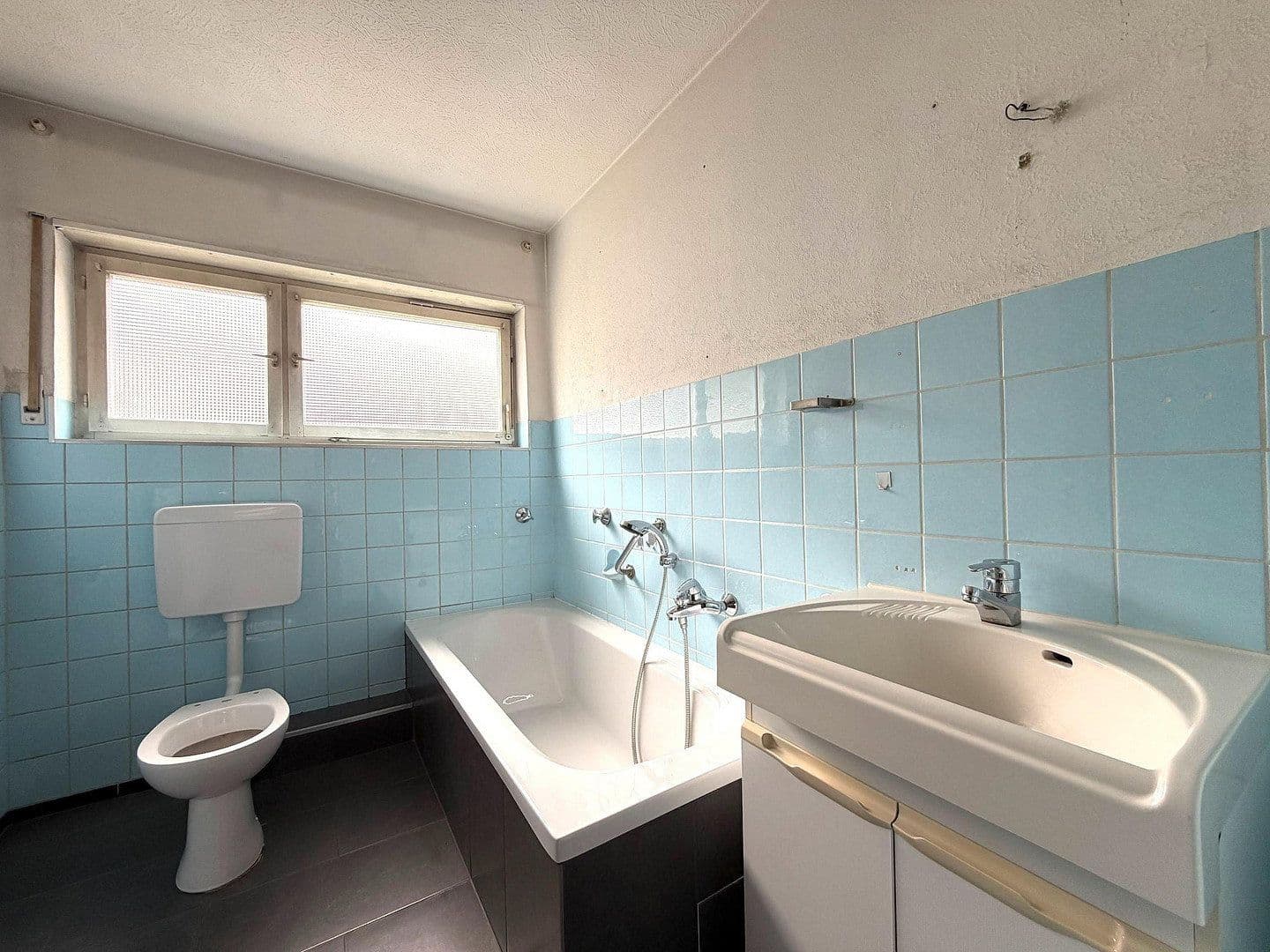 Prodej domu 205 m², pozemek 489 m², Untere Mühlstr. 57, Mühlhausen, Bádensko-Württembersko Prodej domu 205 m², pozemek 489 m², Untere Mühlstr. 57, Mühlhausen, Bádensko-Württembersko
