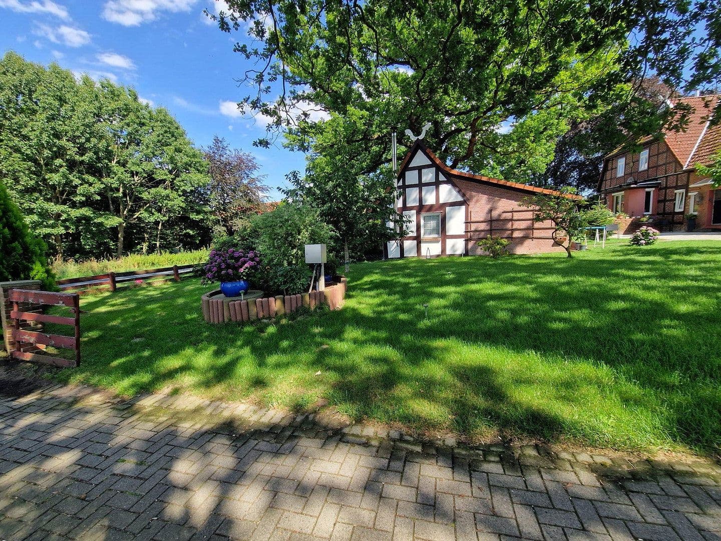 Prodej domu 290 m², pozemek 4.718 m², Gehlbergen 2, Bruchhausen-Vilsen, Dolní Sasko Prodej domu 290 m², pozemek 4.718 m², Gehlbergen 2, Bruchhausen-Vilsen, Dolní Sasko