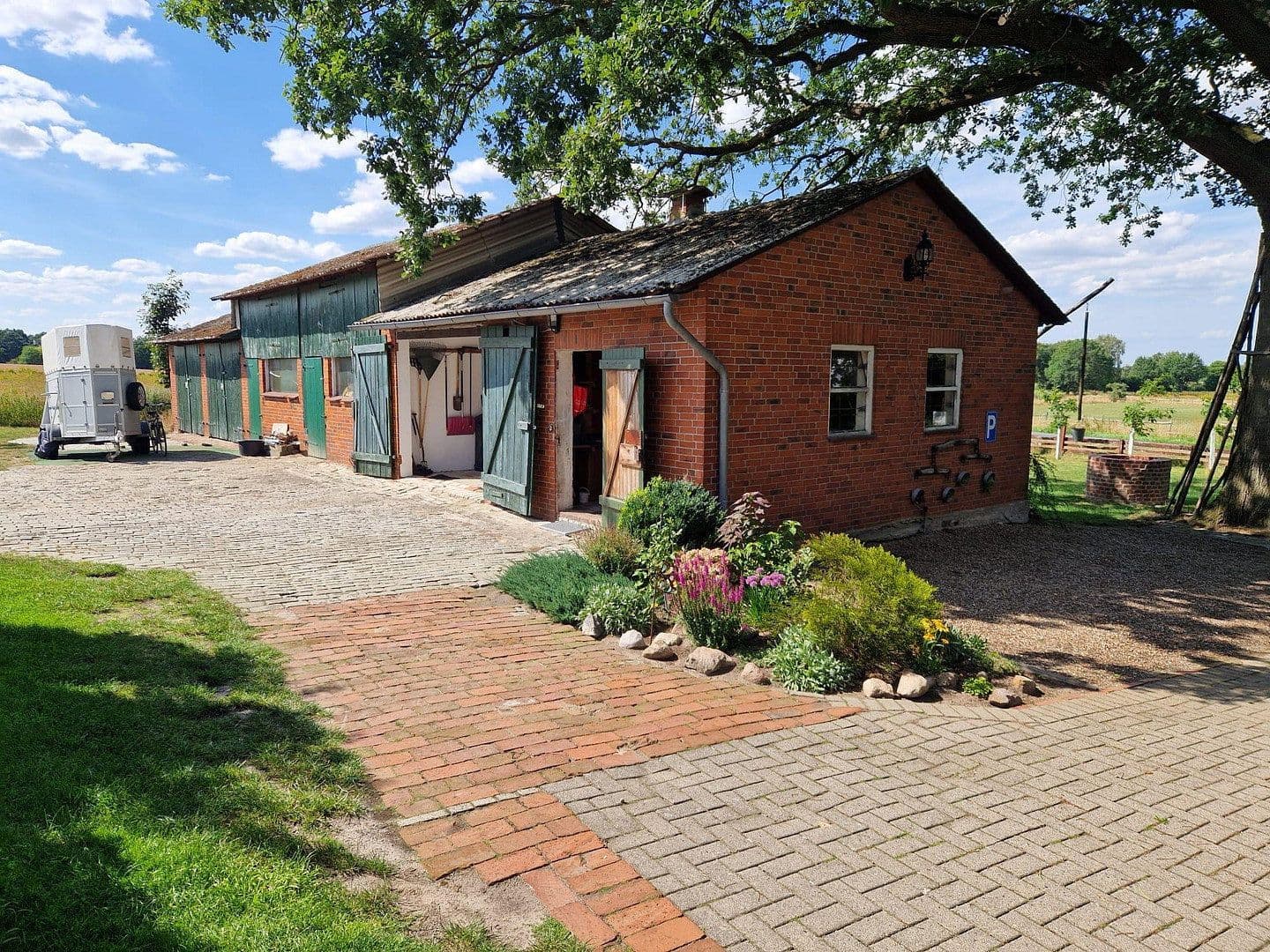 Prodej domu 290 m², pozemek 4.718 m², Gehlbergen 2, Bruchhausen-Vilsen, Dolní Sasko Prodej domu 290 m², pozemek 4.718 m², Gehlbergen 2, Bruchhausen-Vilsen, Dolní Sasko