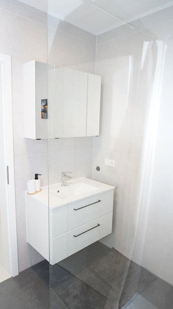 Pronájem bytu 2+1 64 m², Leverkusen, Severní Porýní-Vestfálsko Pronájem bytu 2+1 64 m², Leverkusen, Severní Porýní-Vestfálsko