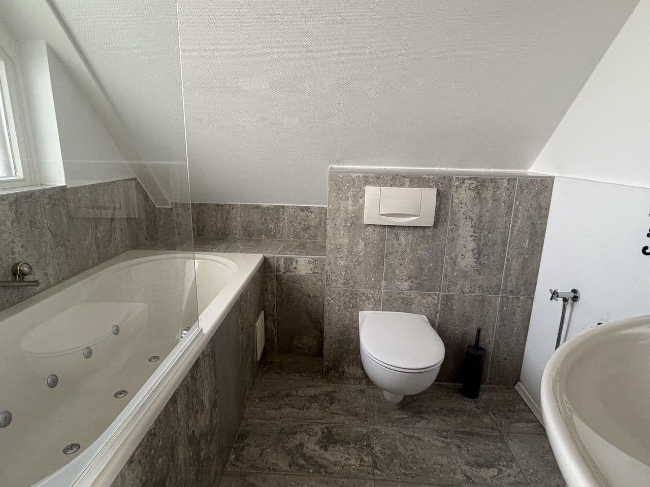 Prodej bytu 3+1 155 m², Köln, Severní Porýní-Vestfálsko Prodej bytu 3+1 155 m², Köln, Severní Porýní-Vestfálsko