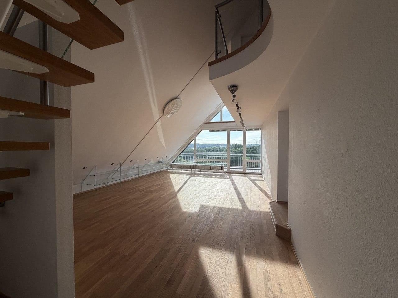 Prodej bytu 3+1 155 m², Köln, Severní Porýní-Vestfálsko Prodej bytu 3+1 155 m², Köln, Severní Porýní-Vestfálsko