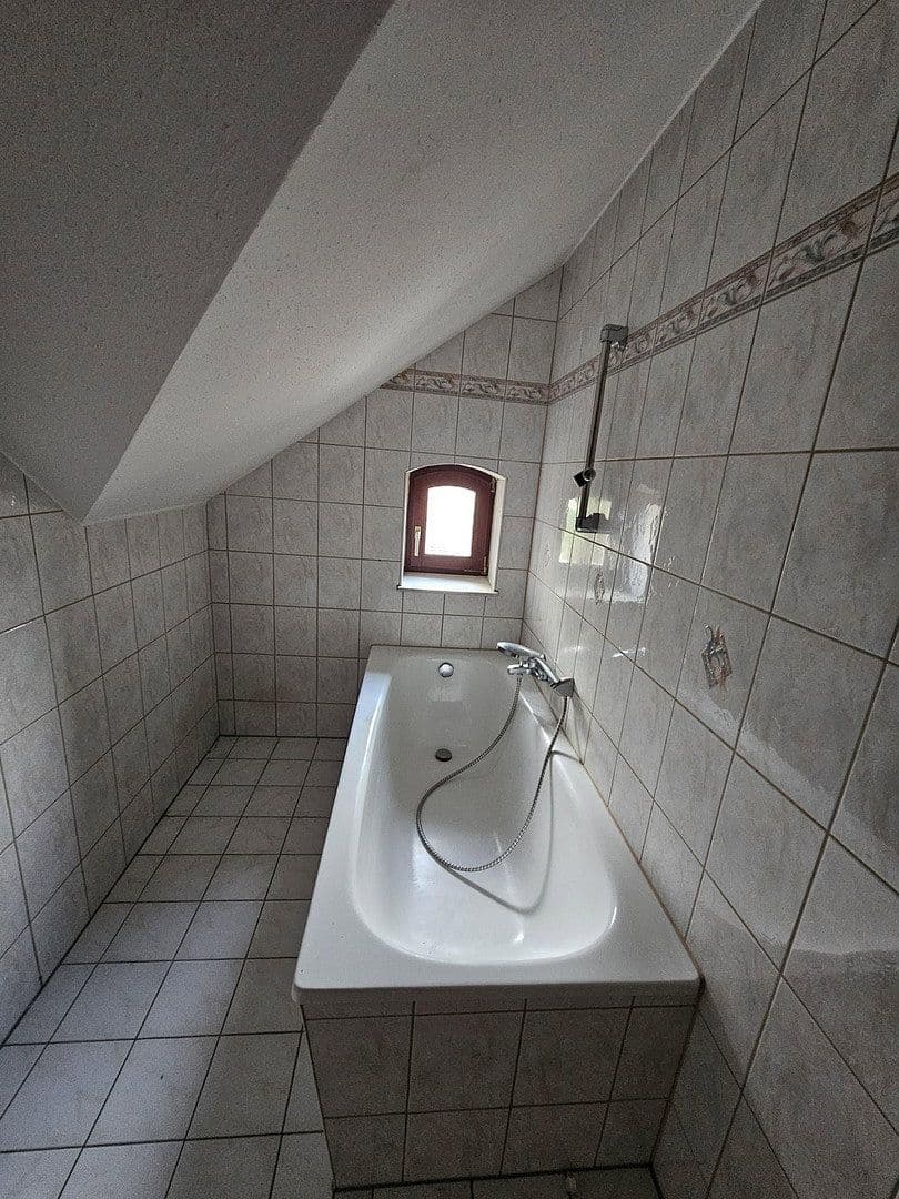 Pronájem bytu 3+1 96 m², Kitscherstr.10, Křemeničov, Sasko Pronájem bytu 3+1 96 m², Kitscherstr.10, Křemeničov, Sasko