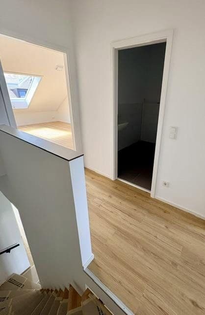 Pronájem domu 145 m², pozemek 115 m², Lilienstrasse 29., Stein, Bavorsko Pronájem domu 145 m², pozemek 115 m², Lilienstrasse 29., Stein, Bavorsko