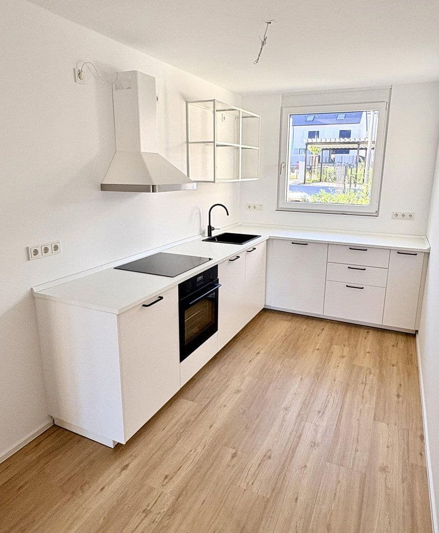 Pronájem domu 145 m², pozemek 115 m², Lilienstrasse 29., Stein, Bavorsko Pronájem domu 145 m², pozemek 115 m², Lilienstrasse 29., Stein, Bavorsko