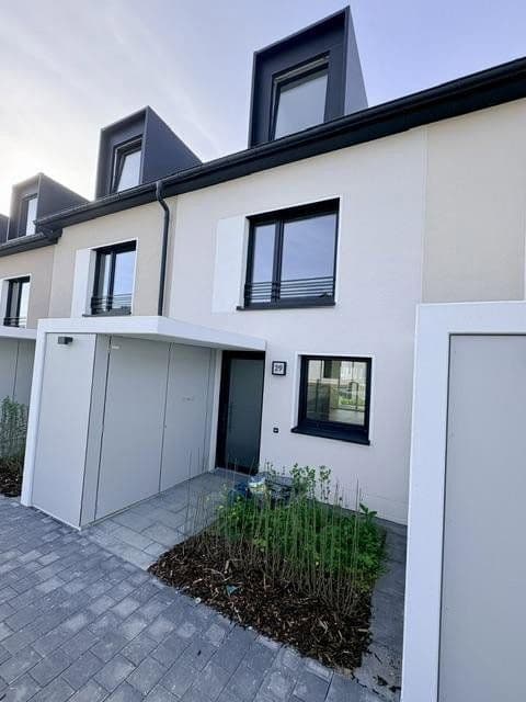 Pronájem domu 145 m², pozemek 115 m², Lilienstrasse 29., Stein, Bavorsko Pronájem domu 145 m², pozemek 115 m², Lilienstrasse 29., Stein, Bavorsko