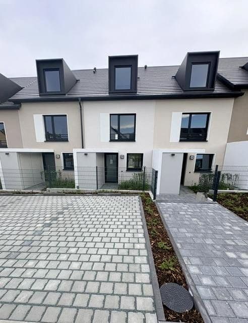 Pronájem domu 145 m², pozemek 115 m², Lilienstrasse 29., Stein, Bavorsko Pronájem domu 145 m², pozemek 115 m², Lilienstrasse 29., Stein, Bavorsko