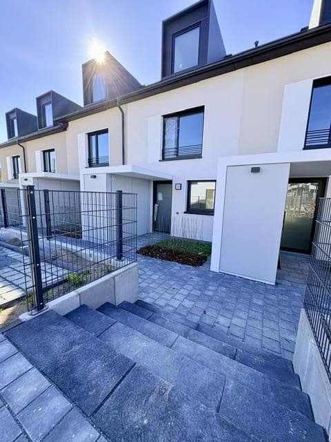 Pronájem domu 145 m², pozemek 115 m², Lilienstrasse 29., Stein, Bavorsko Pronájem domu 145 m², pozemek 115 m², Lilienstrasse 29., Stein, Bavorsko