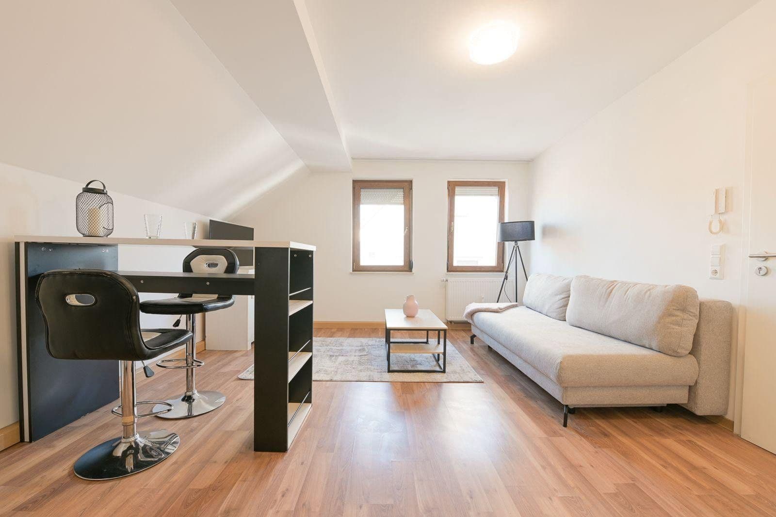 Pronájem bytu 2+1 45 m², Klingenbergstr. 153, Heilbronn, Bádensko-Württembersko Pronájem bytu 2+1 45 m², Klingenbergstr. 153, Heilbronn, Bádensko-Württembersko