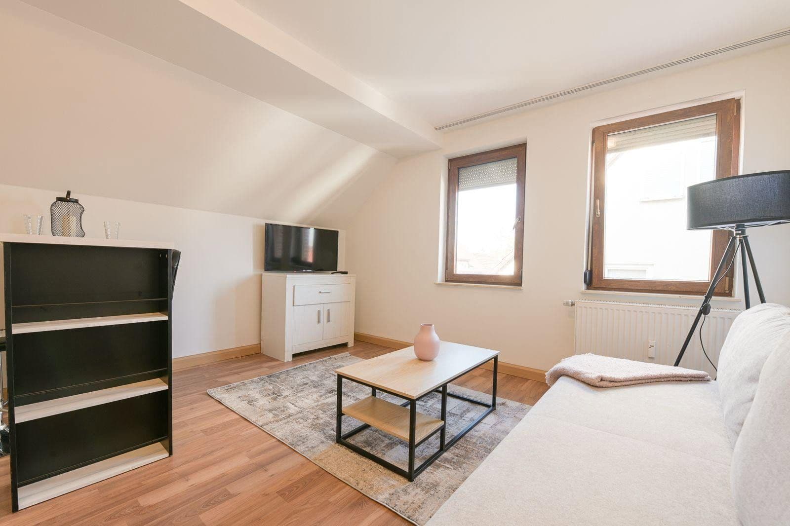 Pronájem bytu 2+1 45 m², Klingenbergstr. 153, Heilbronn, Bádensko-Württembersko Pronájem bytu 2+1 45 m², Klingenbergstr. 153, Heilbronn, Bádensko-Württembersko
