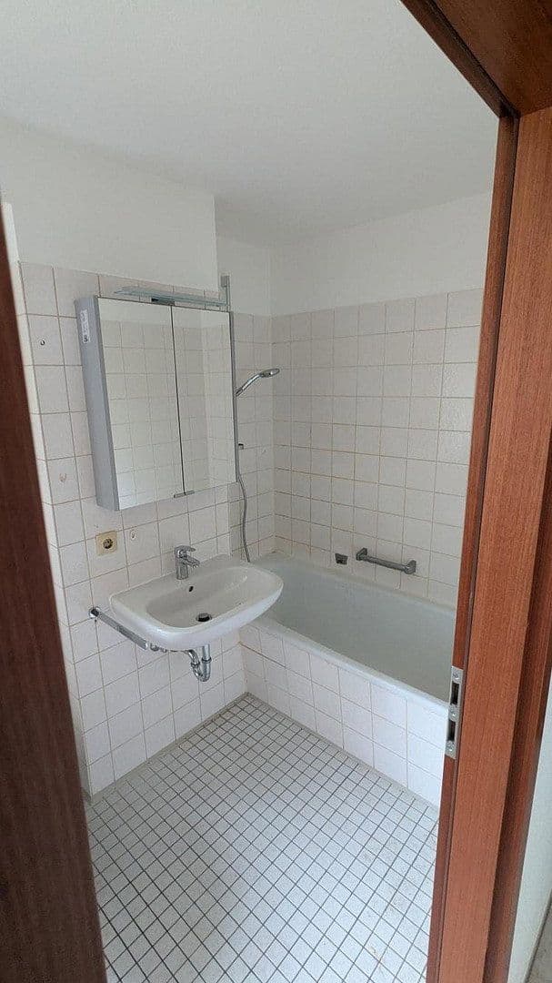 Pronájem bytu 1+1 35 m², Rosmarinweg 95, Stuttgart-Sommerrain, Bádensko-Württembersko Pronájem bytu 1+1 35 m², Rosmarinweg 95, Stuttgart-Sommerrain, Bádensko-Württembersko