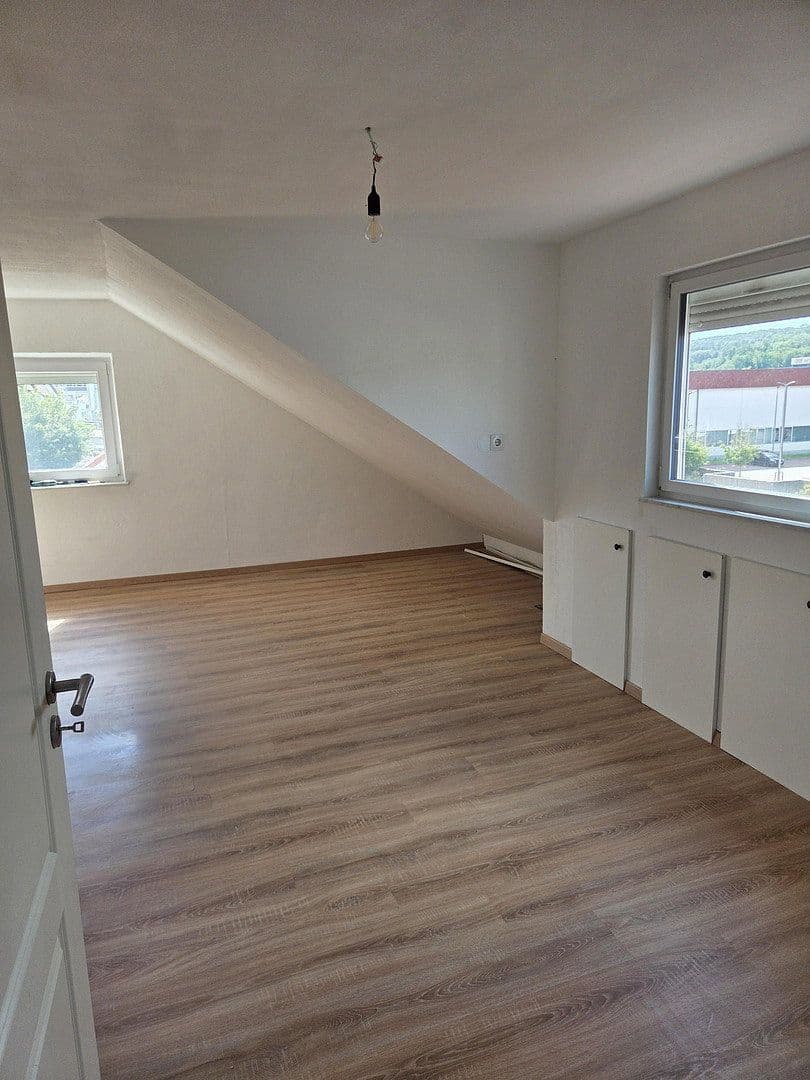 Prodej domu 195 m², pozemek 322 m², Jahnstr.3, Reichenbach an der Fils, Bádensko-Württembersko Prodej domu 195 m², pozemek 322 m², Jahnstr.3, Reichenbach an der Fils, Bádensko-Württembersko