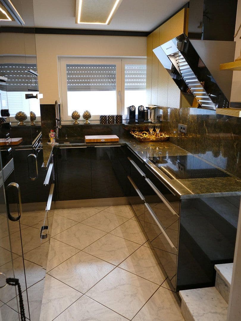 Prodej domu 420 m², pozemek 654 m², Saarbrücken, Země Sársko Prodej domu 420 m², pozemek 654 m², Saarbrücken, Země Sársko