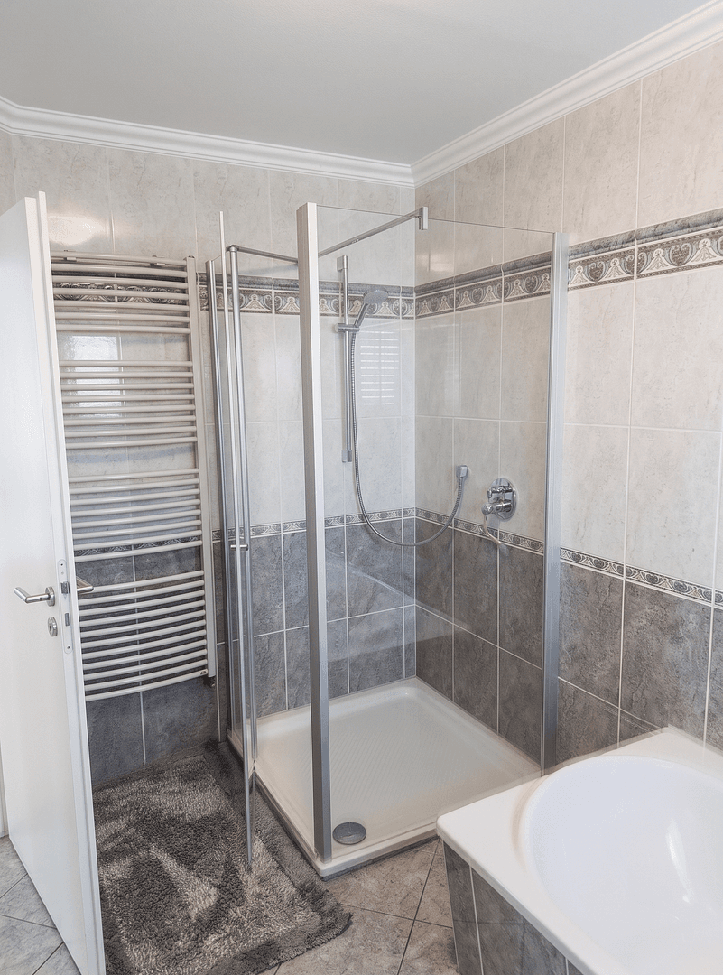 Prodej domu 378 m², pozemek 2.163 m², Rinteln, Dolní Sasko Prodej domu 378 m², pozemek 2.163 m², Rinteln, Dolní Sasko