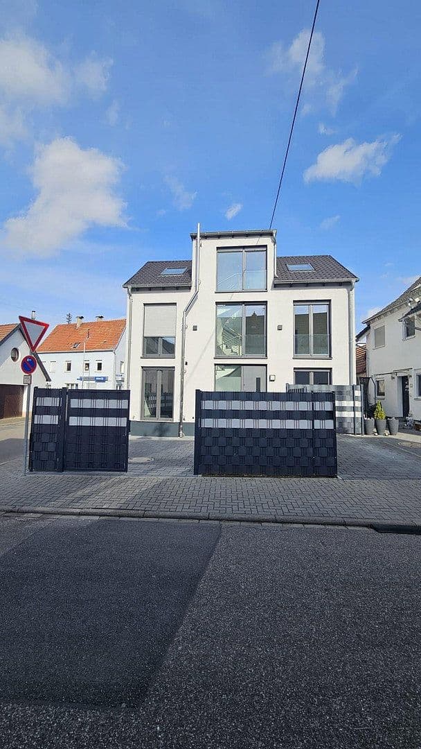Prodej domu 167 m², pozemek 163 m², Speyerer Straße 25, Neuhofen, Porýní-Falc Prodej domu 167 m², pozemek 163 m², Speyerer Straße 25, Neuhofen, Porýní-Falc