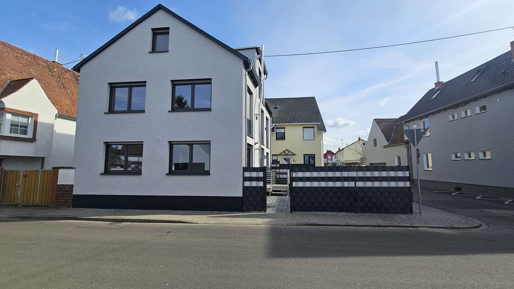 Prodej domu 167 m², pozemek 163 m², Speyerer Straße 25, Neuhofen, Porýní-Falc Prodej domu 167 m², pozemek 163 m², Speyerer Straße 25, Neuhofen, Porýní-Falc