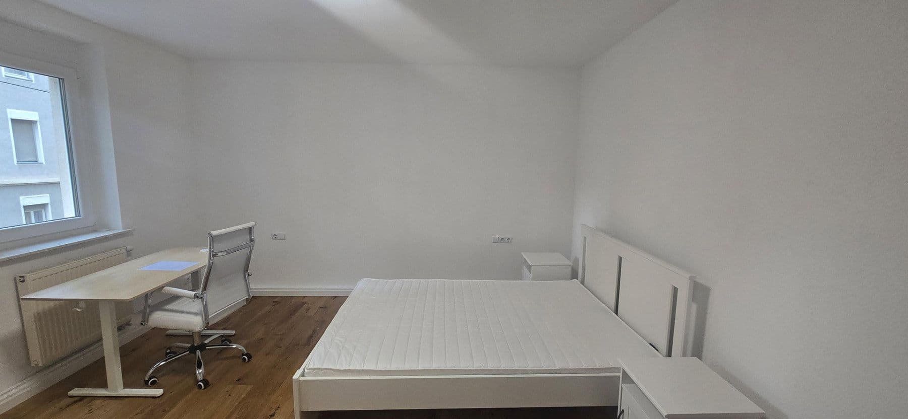 Pronájem bytu 1+1 38 m², Duisburgerstraße 26, Stuttgart, Bádensko-Württembersko Pronájem bytu 1+1 38 m², Duisburgerstraße 26, Stuttgart, Bádensko-Württembersko