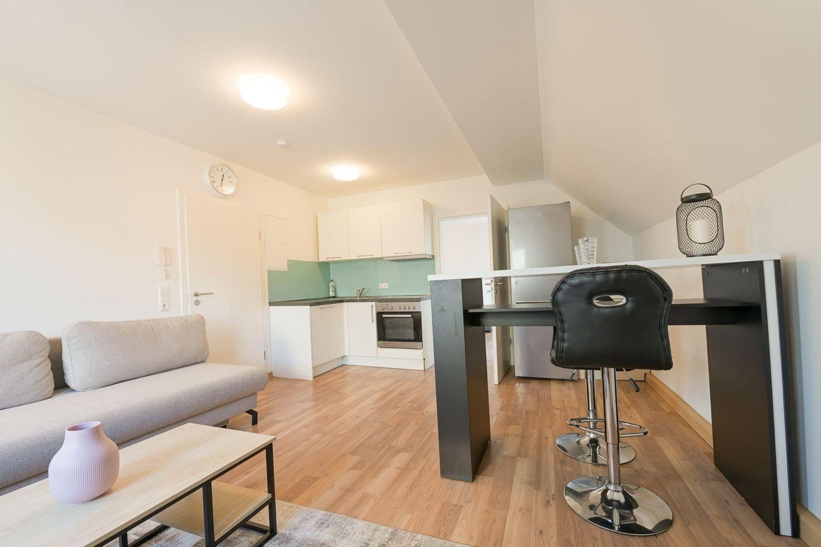 Pronájem bytu 2+1 45 m², Klingenbergerstr. 153, Heilbronn, Bádensko-Württembersko Pronájem bytu 2+1 45 m², Klingenbergerstr. 153, Heilbronn, Bádensko-Württembersko