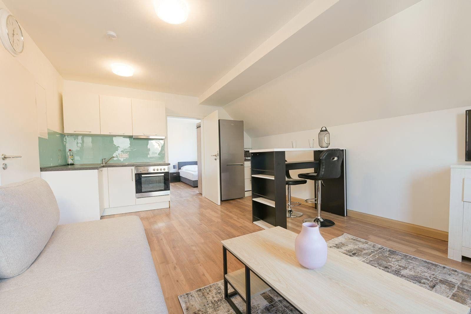Pronájem bytu 2+1 45 m², Klingenbergerstr. 153, Heilbronn, Bádensko-Württembersko Pronájem bytu 2+1 45 m², Klingenbergerstr. 153, Heilbronn, Bádensko-Württembersko