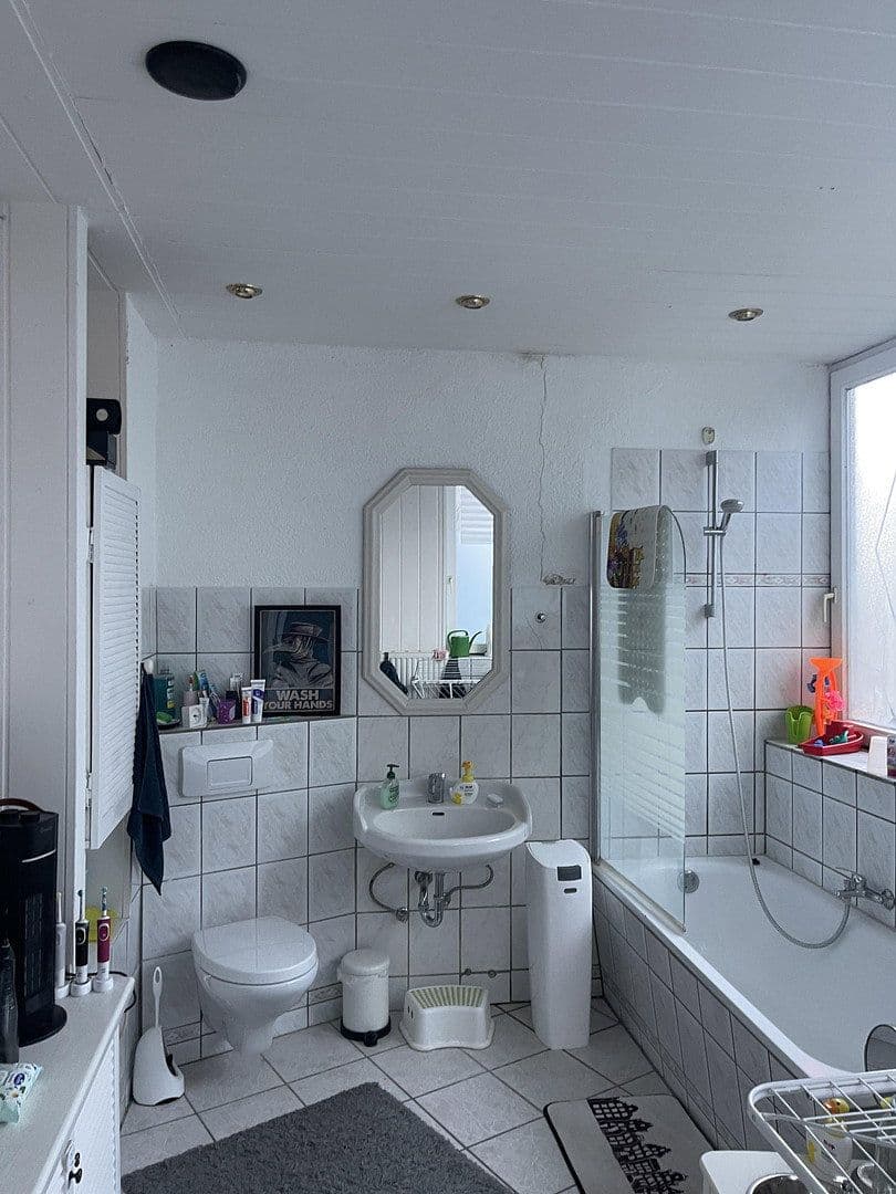Pronájem bytu 3+1 79 m², Holtenauer Straße 240, Kiel, Šlesvicko-Holštýnsko Pronájem bytu 3+1 79 m², Holtenauer Straße 240, Kiel, Šlesvicko-Holštýnsko