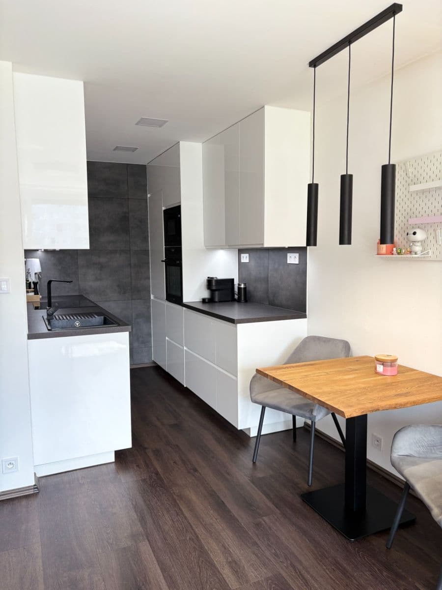 Pronájem bytu 2+kk 44 m², Neapolská, Praha, Praha Pronájem bytu 2+kk 44 m², Neapolská, Praha, Praha