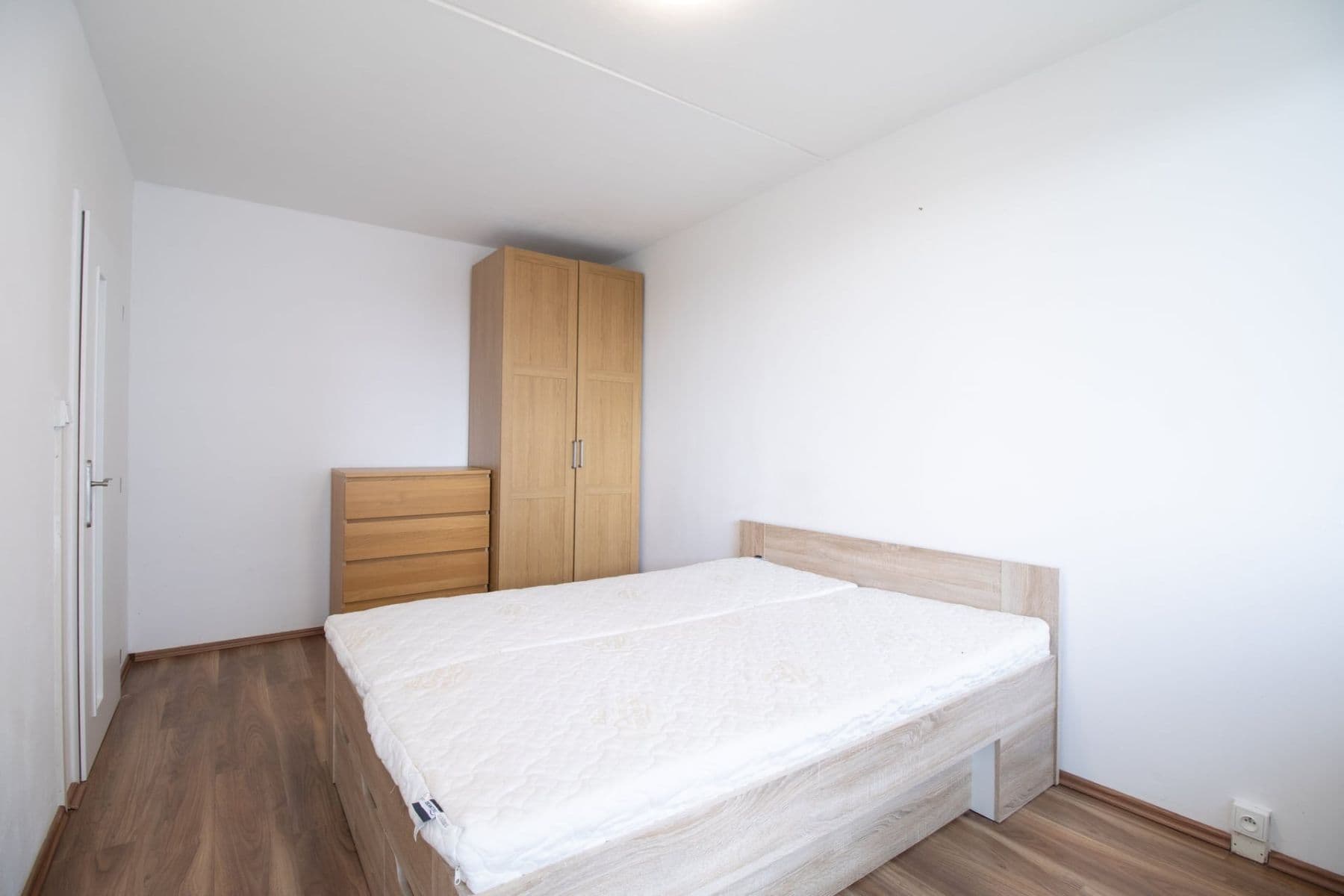 Pronájem bytu 3+kk 65 m², Bazovského, Praha, Praha Pronájem bytu 3+kk 65 m², Bazovského, Praha, Praha