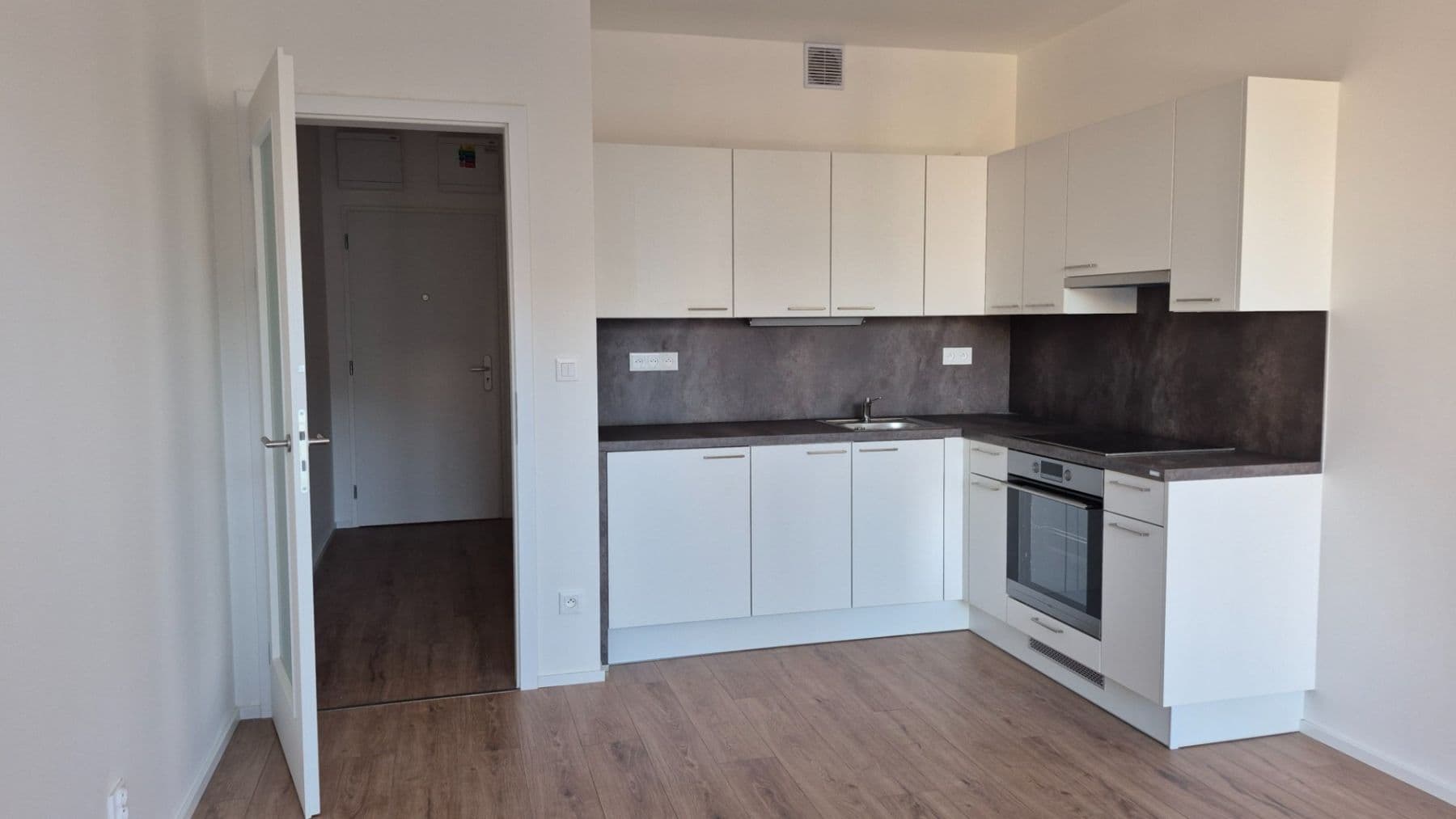 Pronájem bytu 1+kk 28 m², Brno, Jihomoravský kraj Pronájem bytu 1+kk 28 m², Brno, Jihomoravský kraj