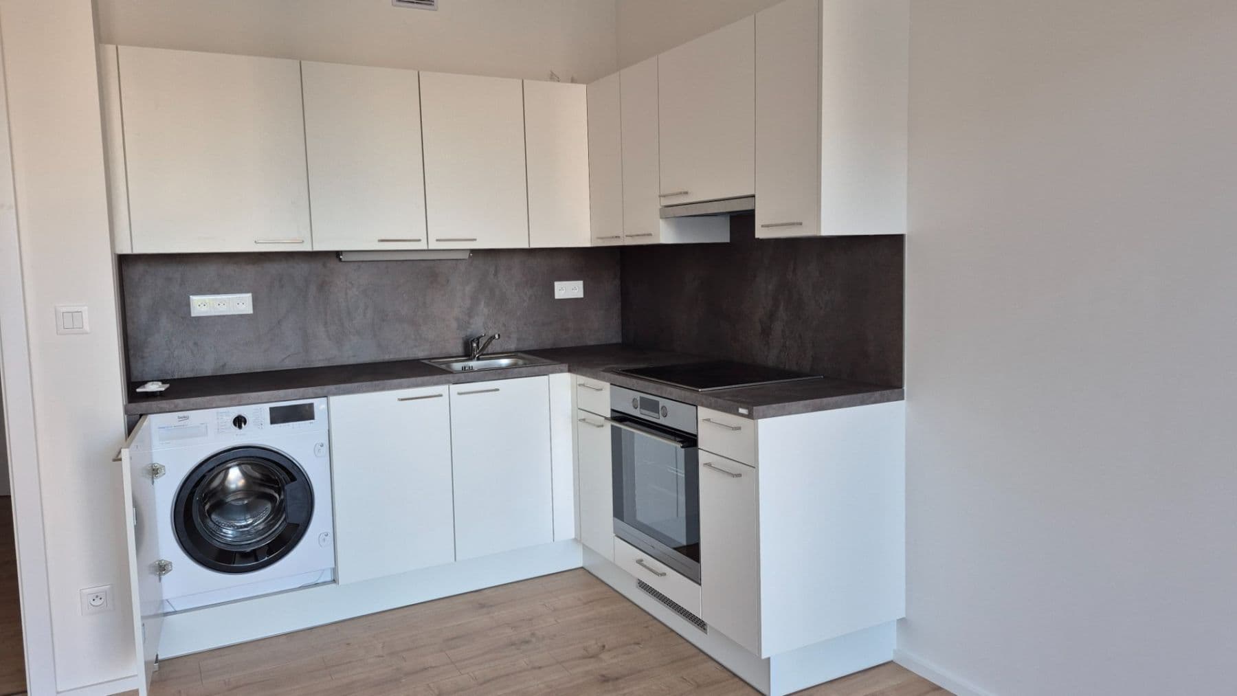 Pronájem bytu 1+kk 28 m², Brno, Jihomoravský kraj Pronájem bytu 1+kk 28 m², Brno, Jihomoravský kraj