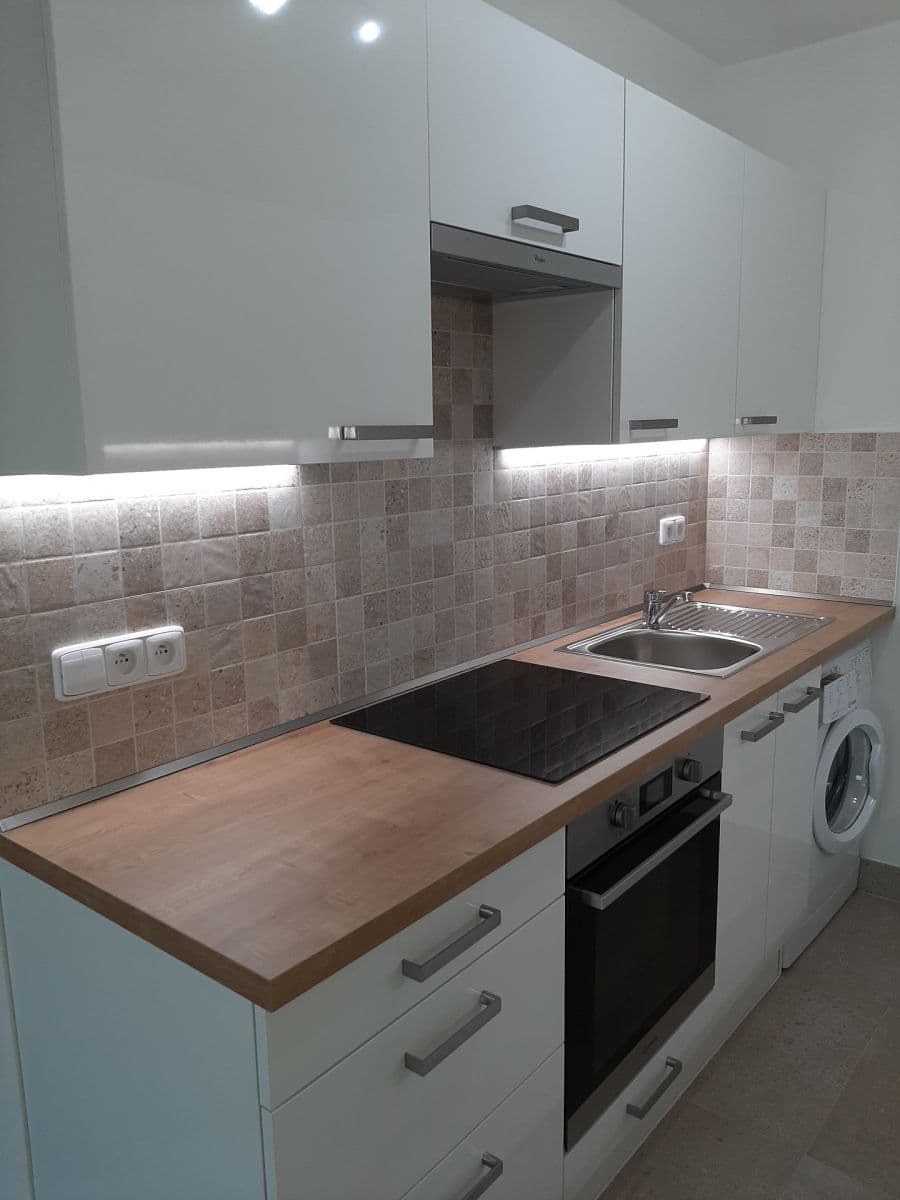 Pronájem bytu 2+kk 42 m², Stankovského, Čelákovice, Středočeský kraj Pronájem bytu 2+kk 42 m², Stankovského, Čelákovice, Středočeský kraj