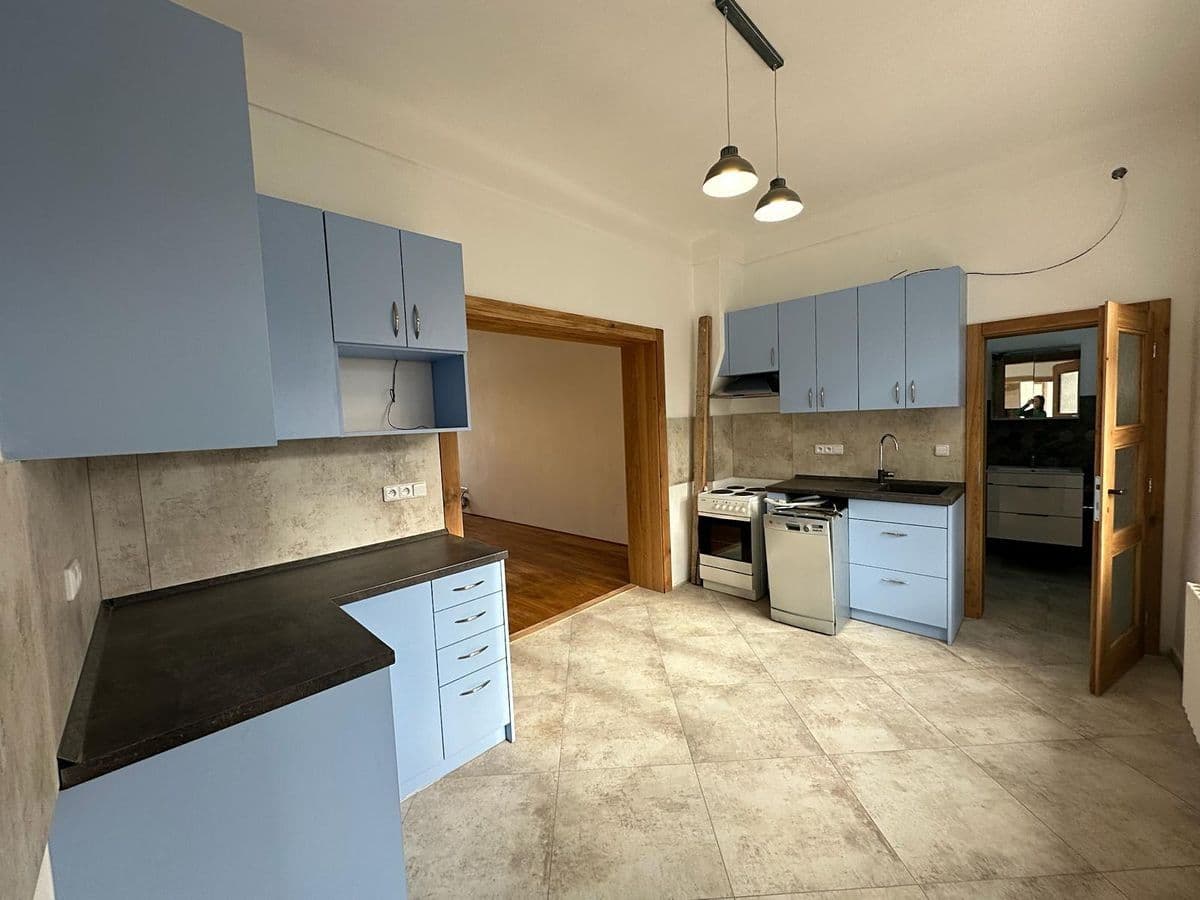 Pronájem bytu 2+1 65 m², Jana Schwarze, Ivančice, Jihomoravský kraj Pronájem bytu 2+1 65 m², Jana Schwarze, Ivančice, Jihomoravský kraj