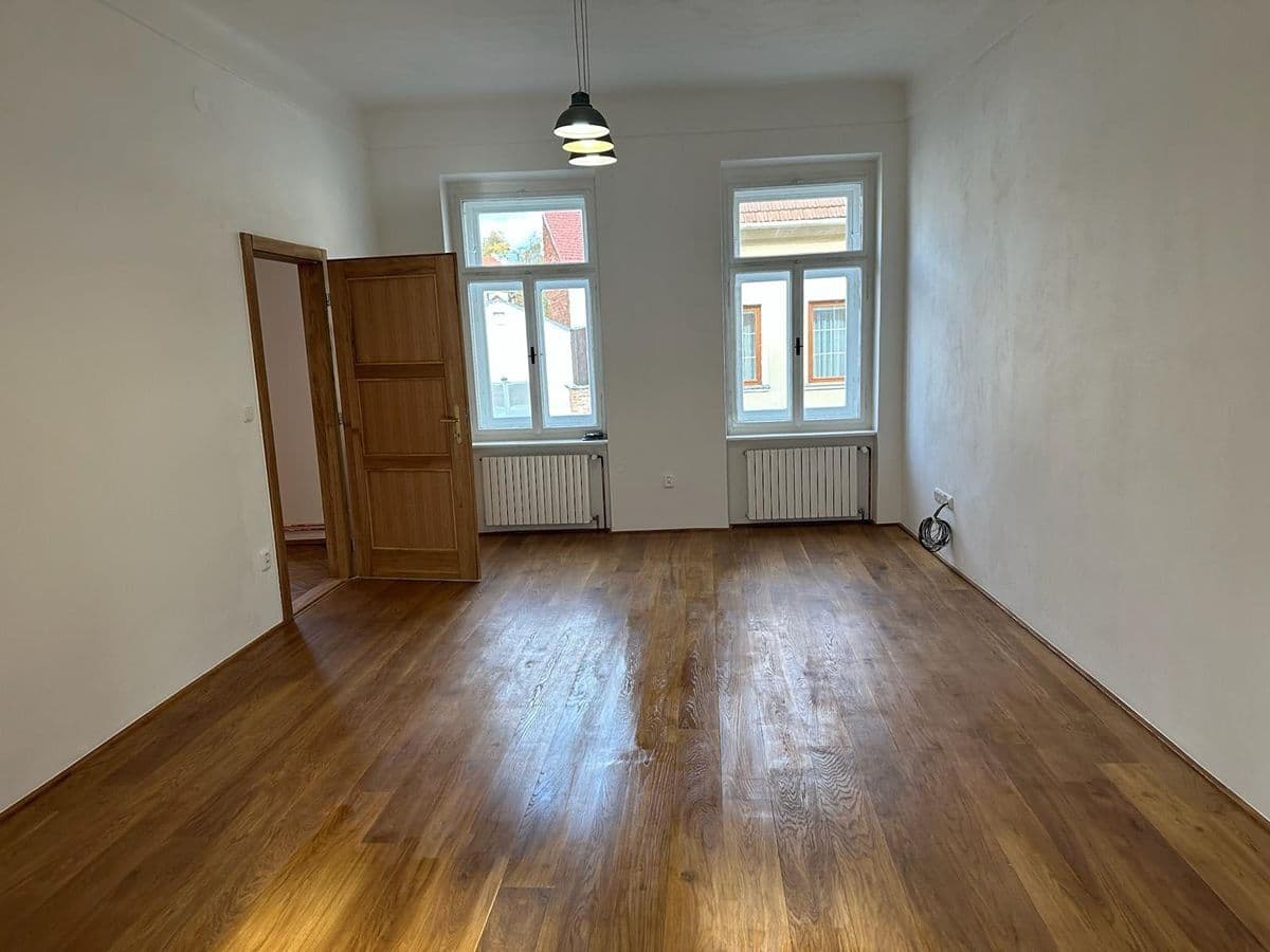 Pronájem bytu 2+1 65 m², Jana Schwarze, Ivančice, Jihomoravský kraj Pronájem bytu 2+1 65 m², Jana Schwarze, Ivančice, Jihomoravský kraj