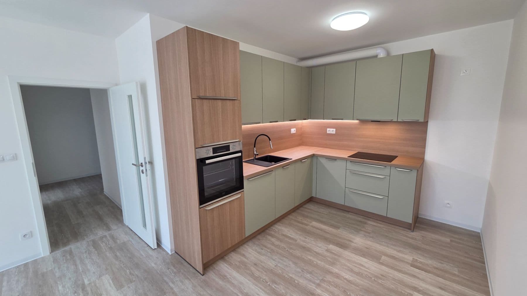 Pronájem bytu 2+kk 60 m², Pražská, Velké Přílepy, Středočeský kraj Pronájem bytu 2+kk 60 m², Pražská, Velké Přílepy, Středočeský kraj