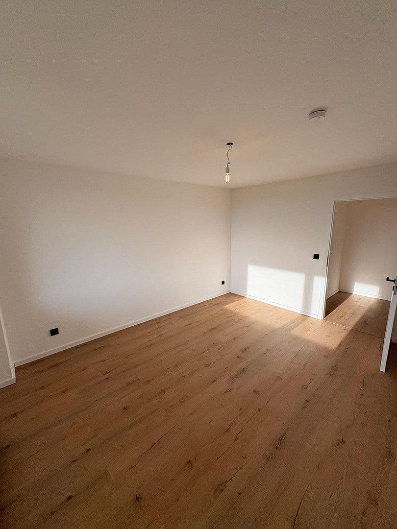 Pronájem bytu 3+kk 92 m², Nürtingen, Bádensko-Württembersko Pronájem bytu 3+kk 92 m², Nürtingen, Bádensko-Württembersko