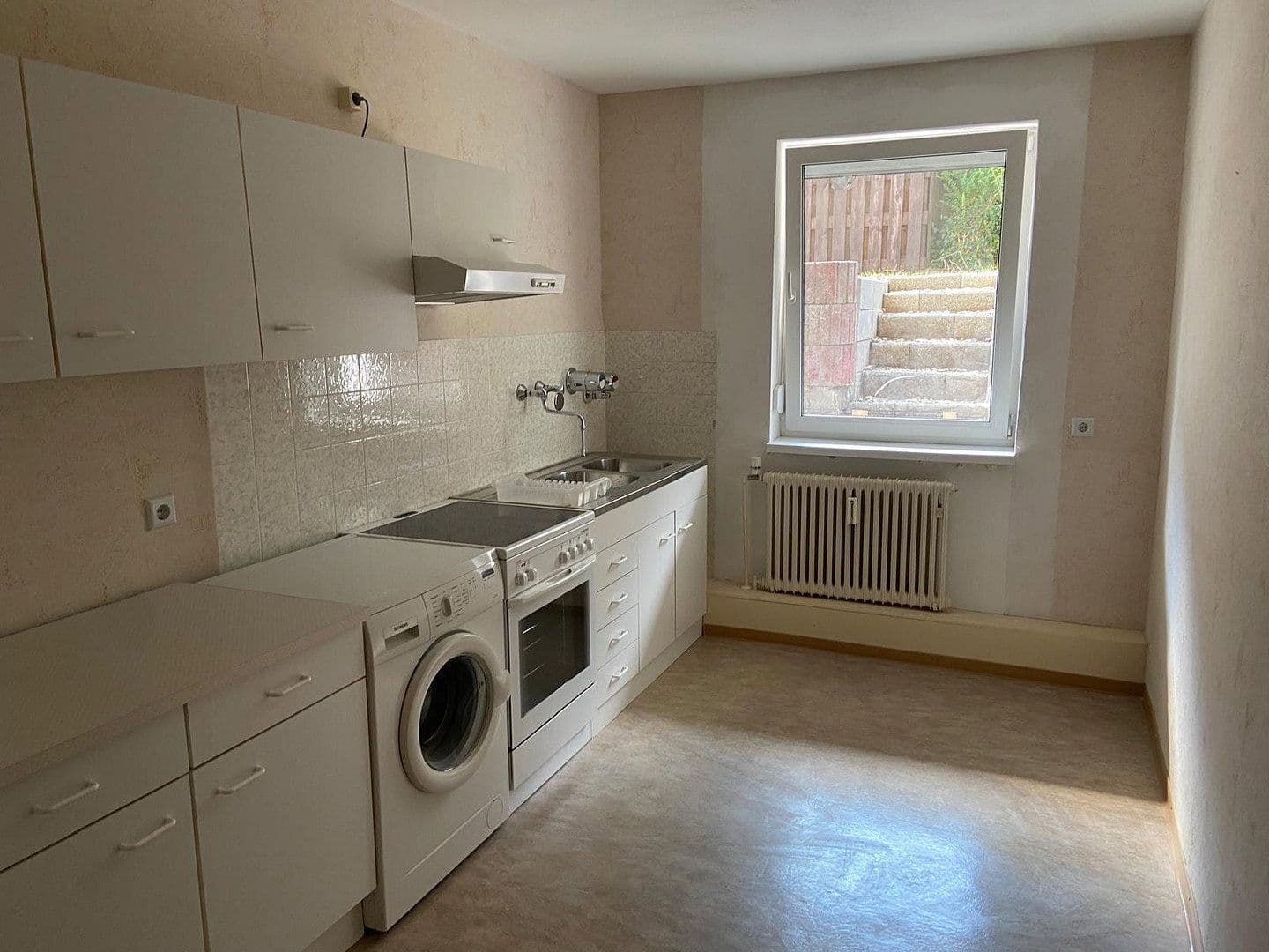 Pronájem bytu 1+1 40 m², Hockenheim, Bádensko-Württembersko Pronájem bytu 1+1 40 m², Hockenheim, Bádensko-Württembersko