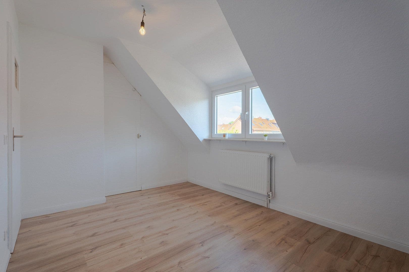 Prodej domu 93 m², pozemek 150 m², Wecholder Straße 128, Bremen, Bremen Prodej domu 93 m², pozemek 150 m², Wecholder Straße 128, Bremen, Bremen
