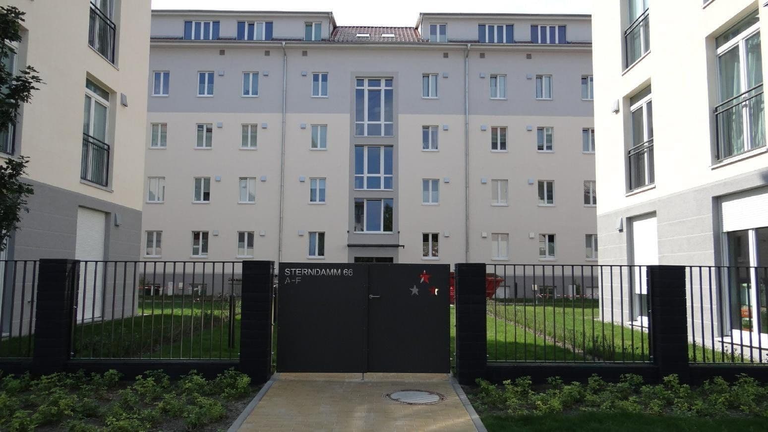 Pronájem bytu 3+kk 97 m², Sterndamm 66 F, Berlin, Berlín Pronájem bytu 3+kk 97 m², Sterndamm 66 F, Berlin, Berlín
