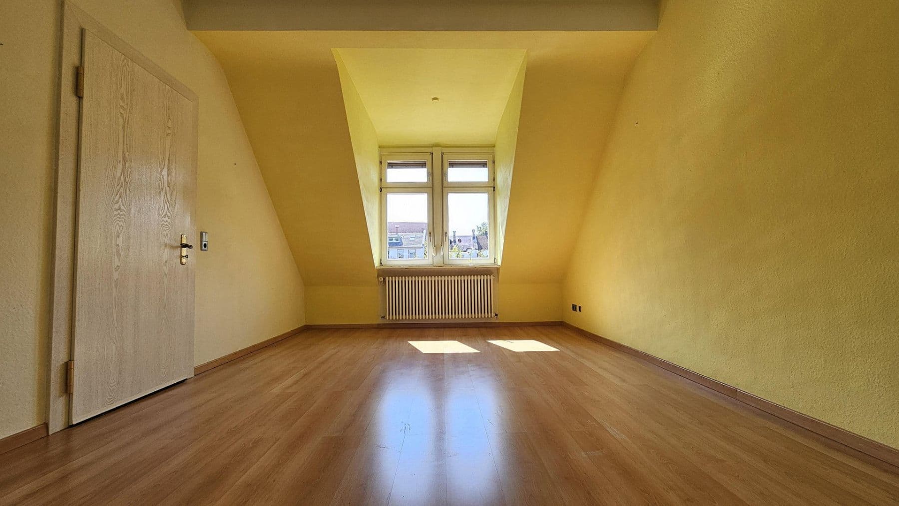 Prodej bytu 2+kk 90 m², Baden-Baden, Bádensko-Württembersko Prodej bytu 2+kk 90 m², Baden-Baden, Bádensko-Württembersko