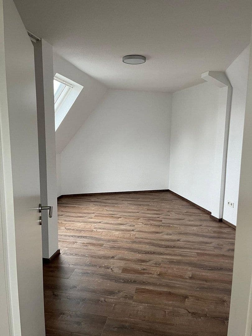 Pronájem bytu 2+1 49 m², Ludwigshafen, Porýní-Falc Pronájem bytu 2+1 49 m², Ludwigshafen, Porýní-Falc